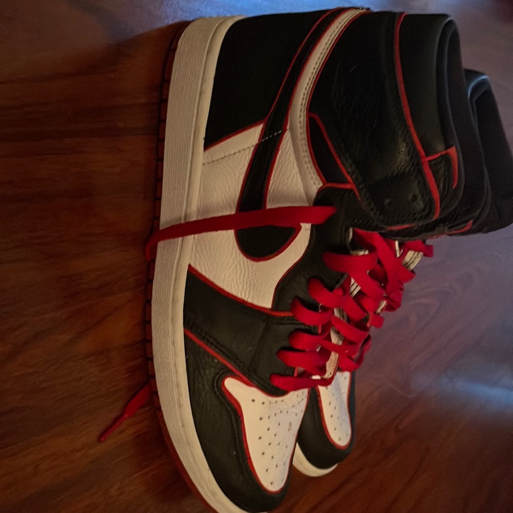 Jordan 1 High OG Bloodline